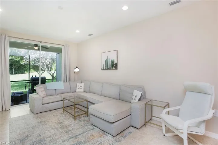 14915  Edgewater  CIR, Naples, FL 34114