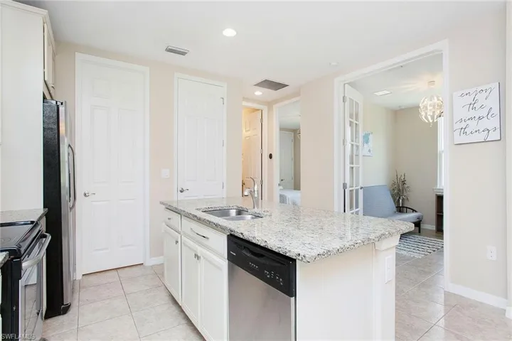 14915  Edgewater  CIR, Naples, FL 34114