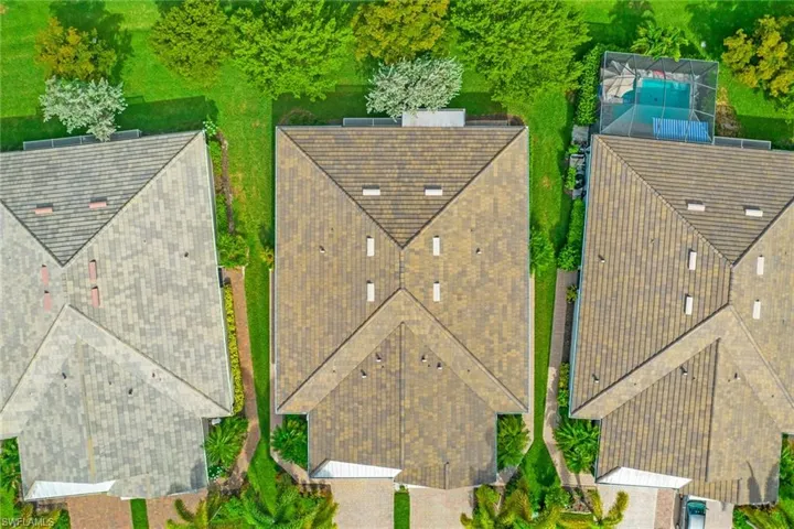 14915  Edgewater  CIR, Naples, FL 34114