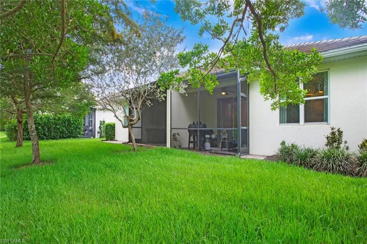14915  Edgewater  CIR, Naples, FL 34114