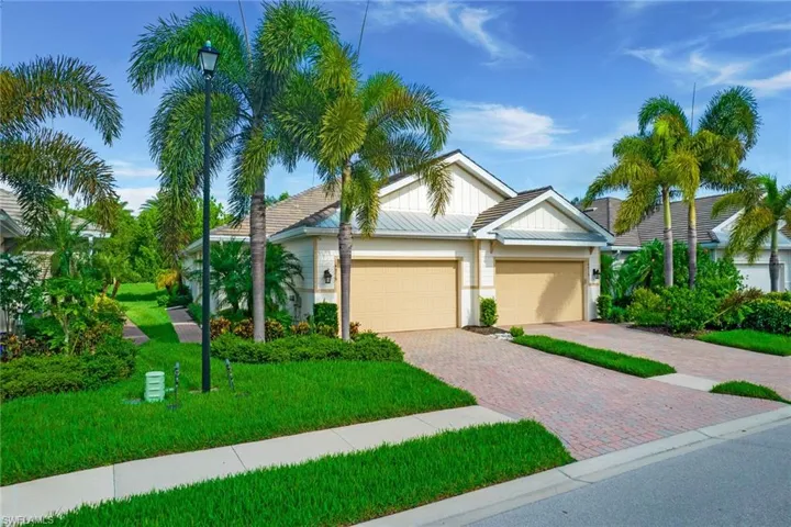 14915  Edgewater  CIR, Naples, FL 34114