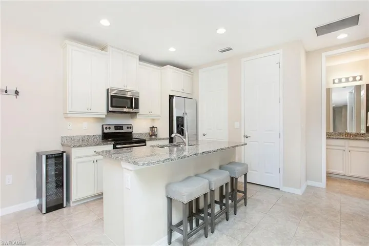 14915  Edgewater  CIR, Naples, FL 34114