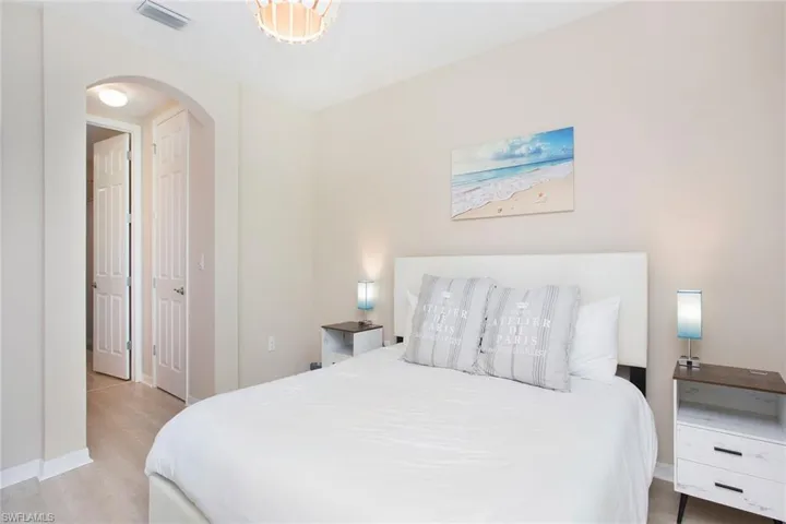 14915  Edgewater  CIR, Naples, FL 34114