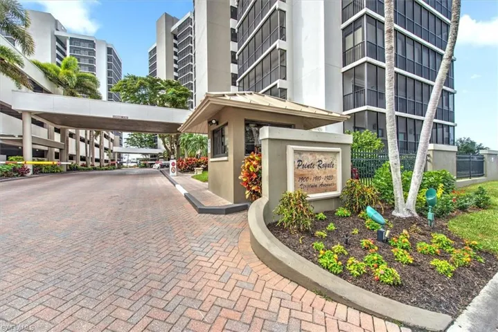 View of apartment building / complex