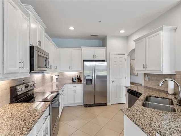 10260  Glastonbury  CIR, Fort Myers, FL 33913