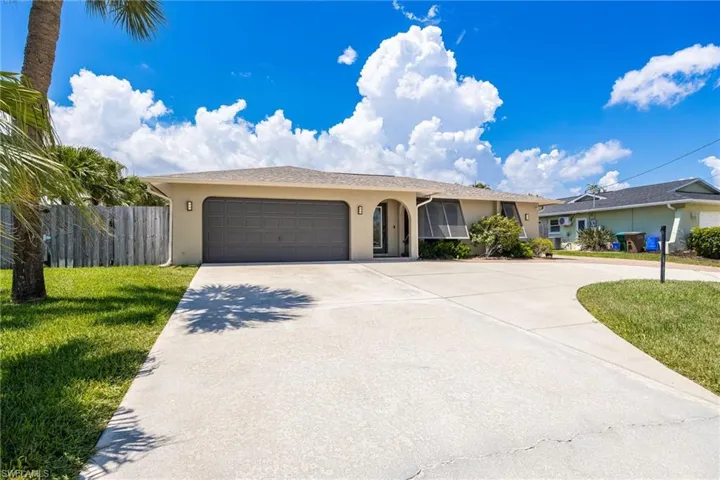 805 Sw 52nd St, Cape Coral, Florida 33914