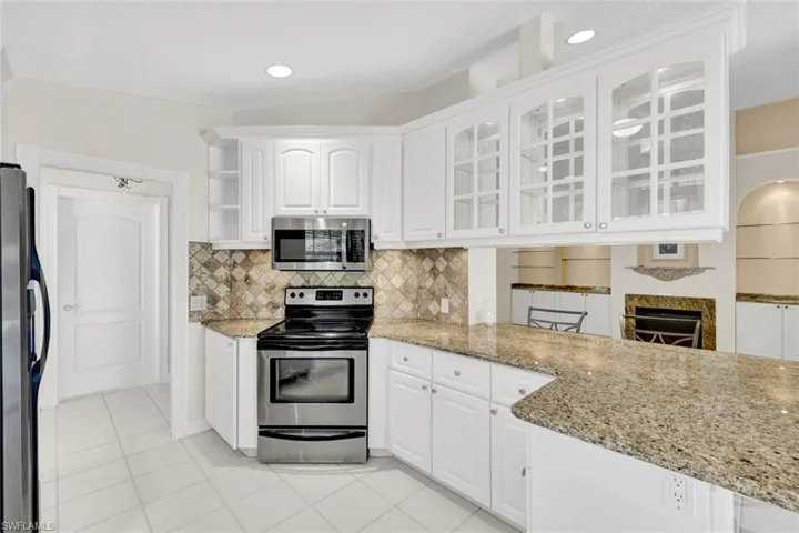 3142  Andorra  CT, Naples, FL 34109