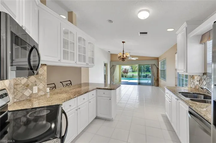 3142  Andorra  CT, Naples, FL 34109