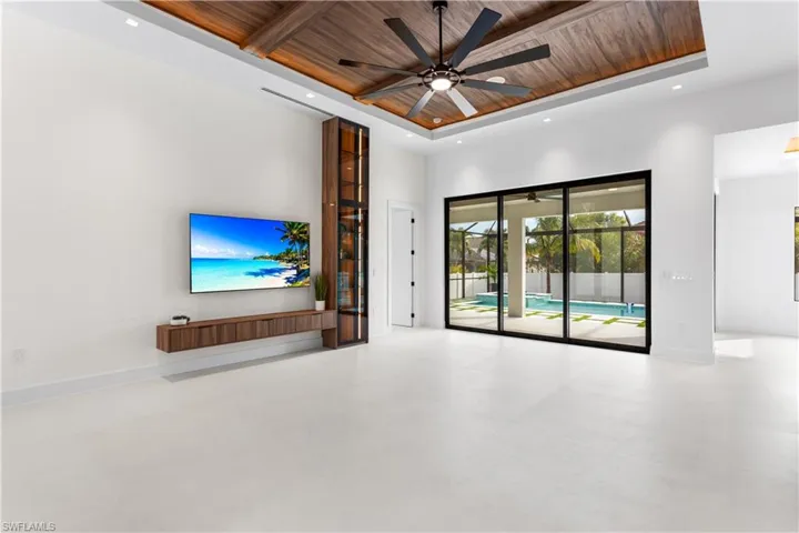 75" TV & integrated BOSE SURROUND SOUND SUSTEM create AMBIANCE for RELAXATION or MOVIE NIGHTS