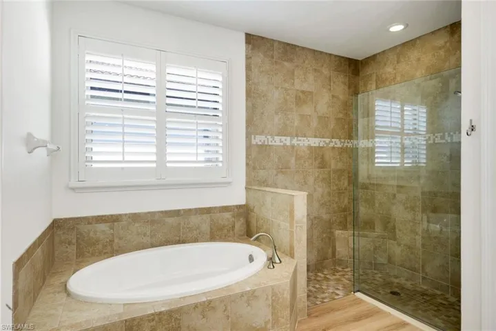 16357  Aberdeen  WAY, Naples, FL 34110