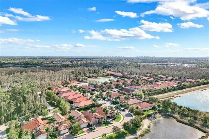 16357  Aberdeen  WAY, Naples, FL 34110