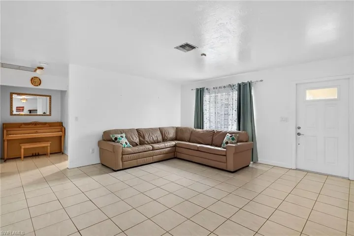 1802 SE 11th  PL, Cape Coral, FL 33990
