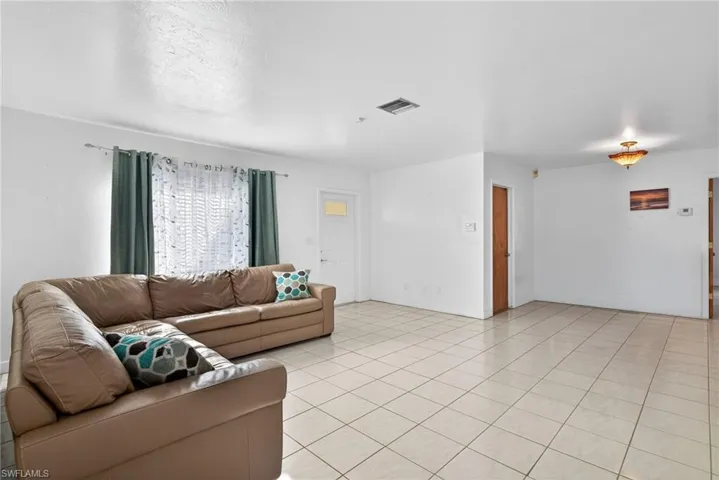 1802 SE 11th  PL, Cape Coral, FL 33990
