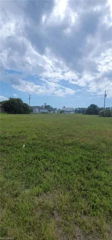 Expansive undeveloped land parcel featuring natural grass coverage