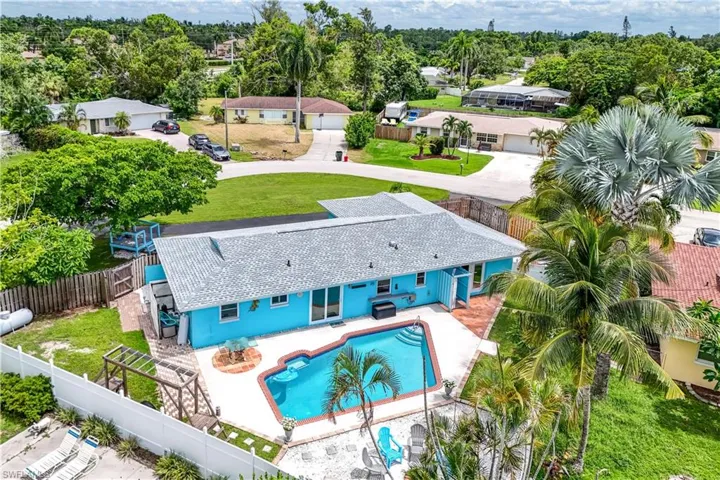 Birds eye view of property