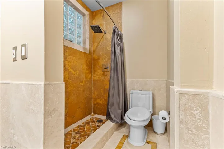 1845 Les Chateaux Blvd 202, Naples, Florida 34109