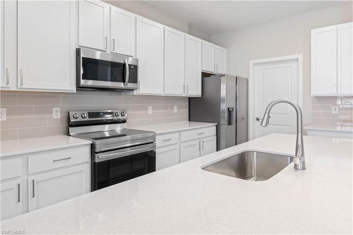 300 NW 4th  AVE, Cape Coral, FL 33993