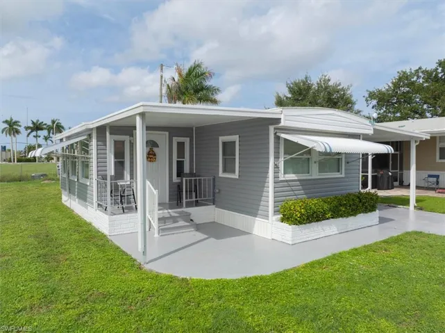 160 Adrienne Dr, Fort Myers, Florida 33908