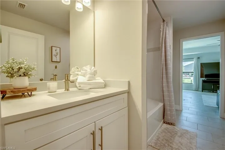 2104 Sw 28th Ln, Cape Coral, Florida 33914