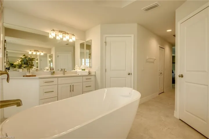 2104 Sw 28th Ln, Cape Coral, Florida 33914