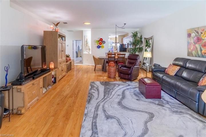 3585  Periwinkle  WAY, Naples, FL 34114
