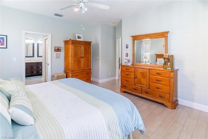 3585  Periwinkle  WAY, Naples, FL 34114
