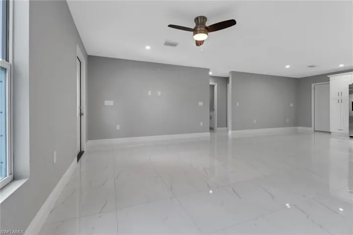 Empty room with ceiling fan