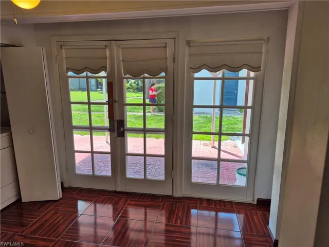 4909  Catalina  DR, Naples, FL 34112