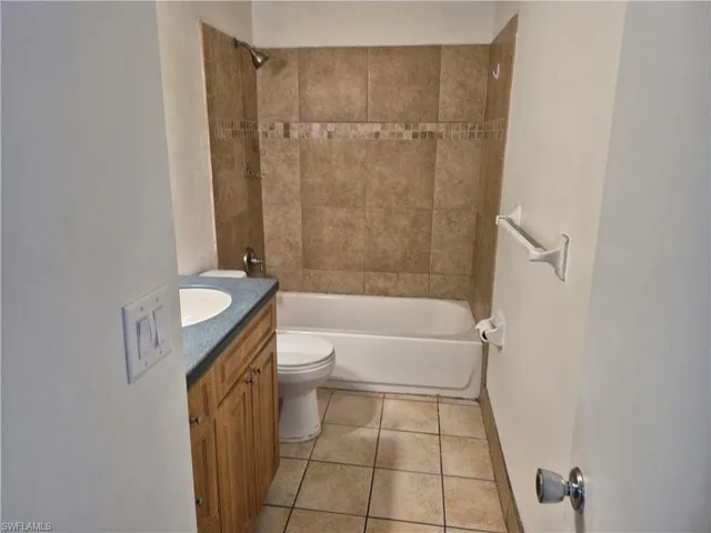 4909  Catalina  DR, Naples, FL 34112