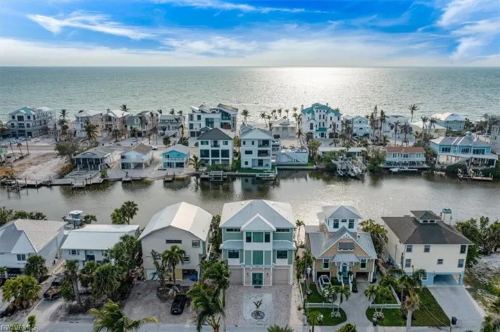 Steps to Bonita Beach, Access 1