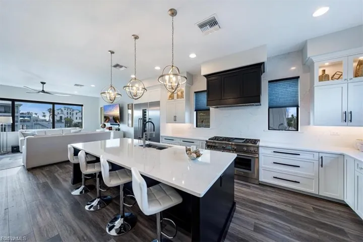 Open Concept, Large Breakfast Bar
