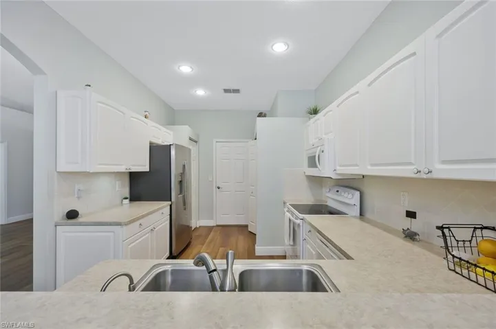 7416  Berkshire Pines  DR, Naples, FL 34104