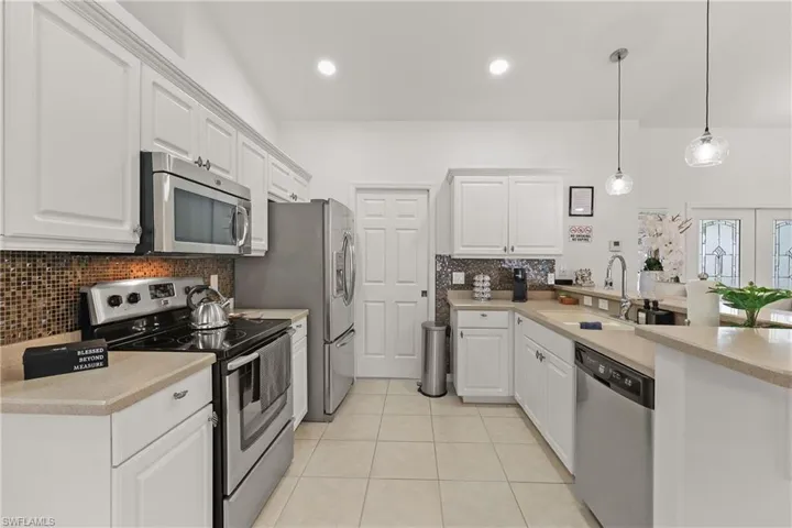 1801 Everest Pkwy, Cape Coral, Florida 33904