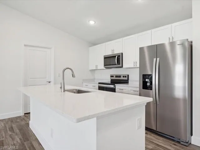 609 NW 10th  TER, Cape Coral, FL 33993