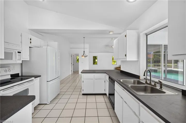 2601 Sw 37th Ter, Cape Coral, Florida 33914