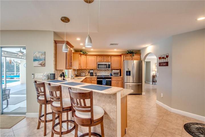 3715 SE 16th PL, CAPE CORAL FL 33904