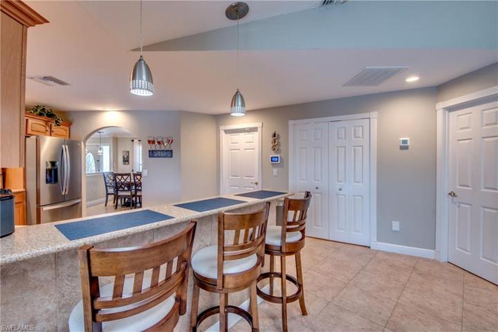 3715 SE 16th PL, CAPE CORAL FL 33904