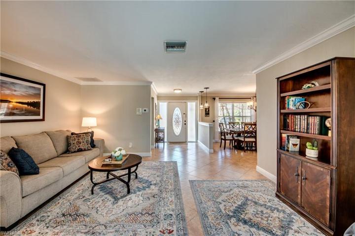3715 SE 16th PL, CAPE CORAL FL 33904