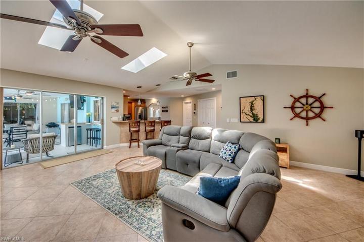 3715 SE 16th PL, CAPE CORAL FL 33904
