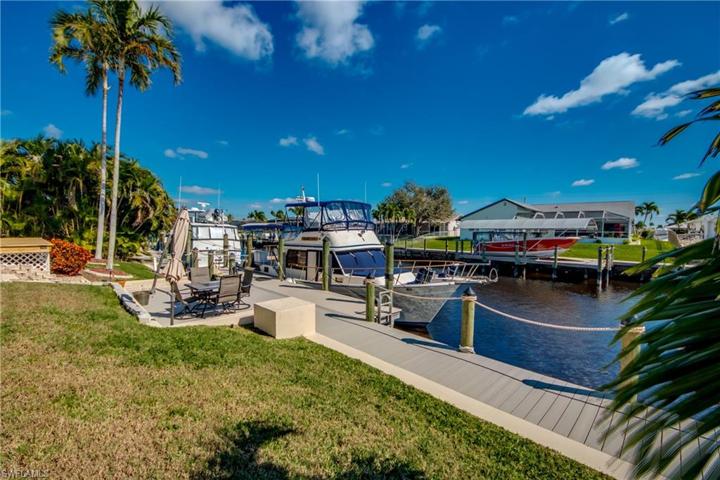 3715 SE 16th PL, CAPE CORAL FL 33904