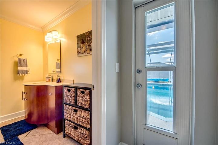 3715 SE 16th PL, CAPE CORAL FL 33904