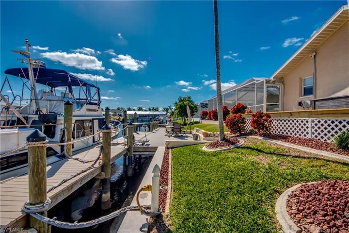 3715 SE 16th PL, CAPE CORAL FL 33904
