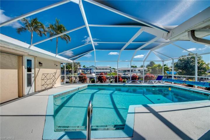 3715 SE 16th PL, CAPE CORAL FL 33904