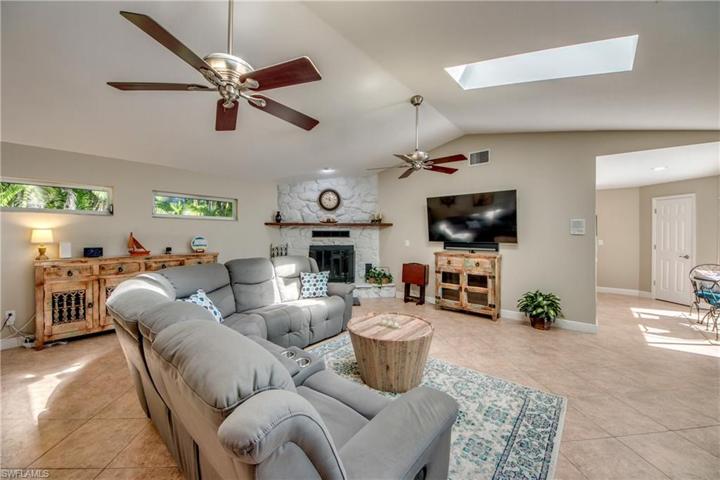 3715 SE 16th PL, CAPE CORAL FL 33904