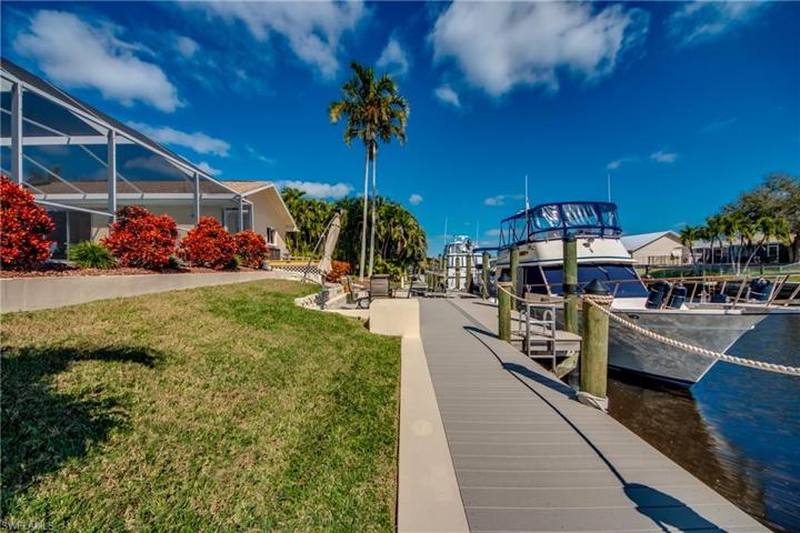 3715 SE 16th PL, CAPE CORAL FL 33904