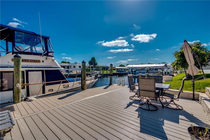 3715 SE 16th PL, CAPE CORAL FL 33904