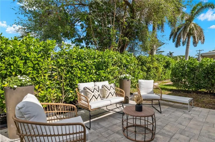 View of patio / terrace featuring an outdoor living space
