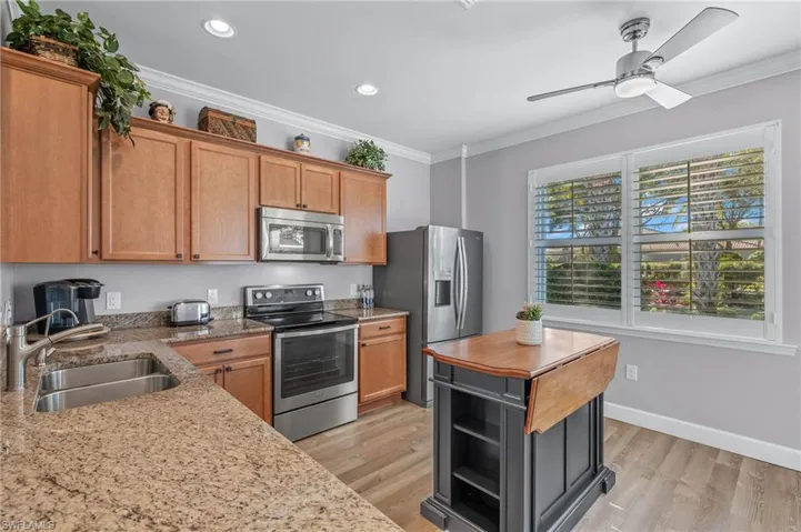 Eat-In Kitchen