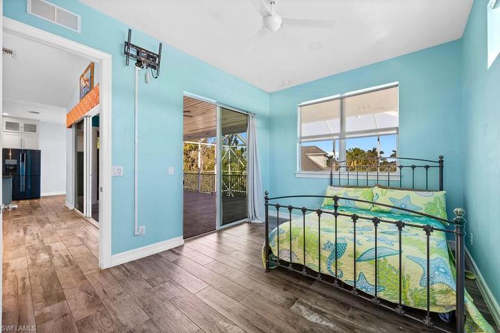 Master Bed (pre-virtual staging)