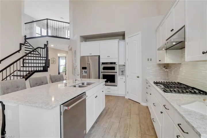 7175  Wilton  DR, Naples, FL 34109
